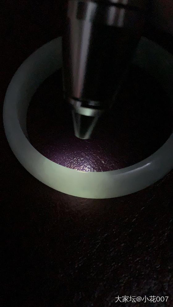 发光的是假的翡翠吗？_翡翠