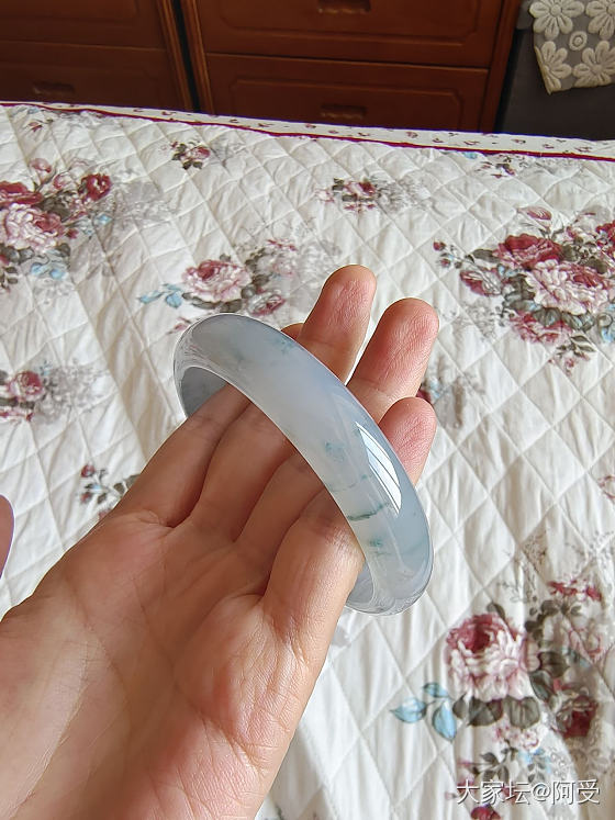 老爸好几年前给老妈买的生日礼物_手镯翡翠