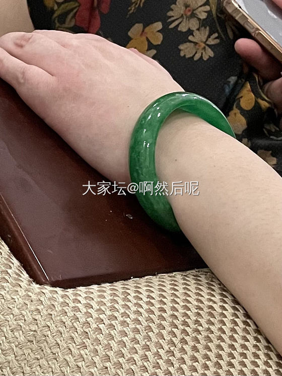 婆婆的大绿镯子_翡翠