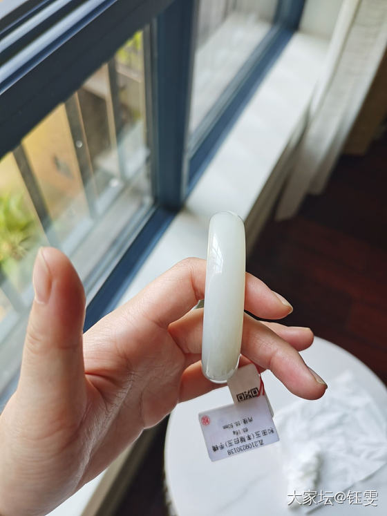刚收到的镯子，像青海料吗，卖家说且末_和田玉
