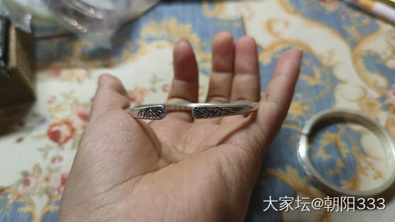 新入的银手镯_手镯银