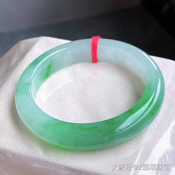 51圈口冰阳绿宽边手镯，_翡翠