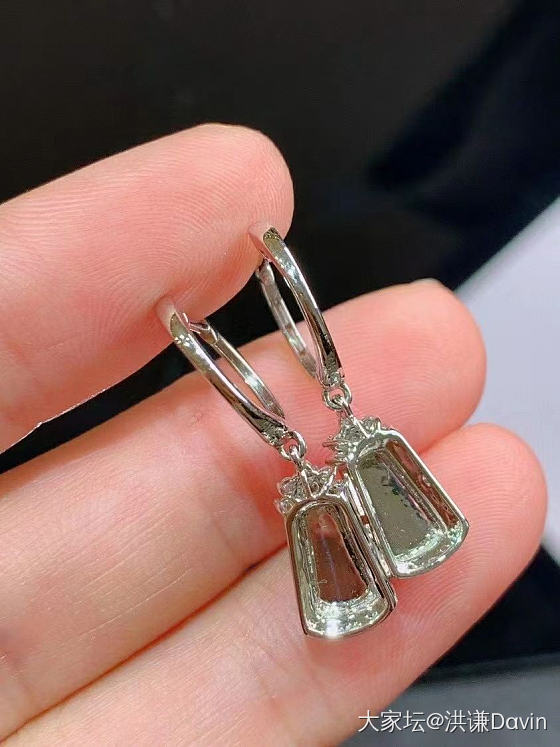 ❤️冰黄翡无事牌耳坠金灿灿的，冰润起光 种色明艳 上耳耀眼夺目_翡翠