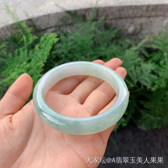 九款极美性价比超高的手镯，太养眼了
给姐妹们的看看_手镯翡翠