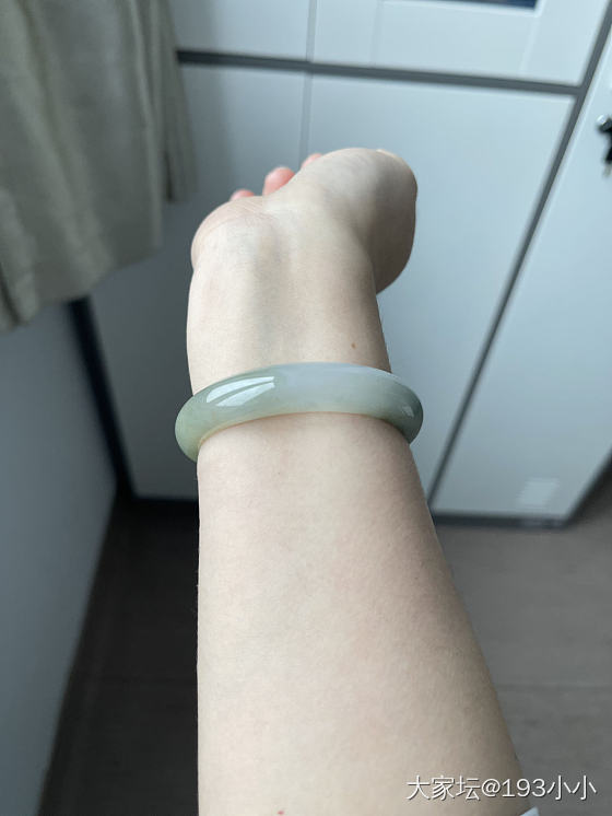 晒一只无数裂纹的镯子_手镯翡翠