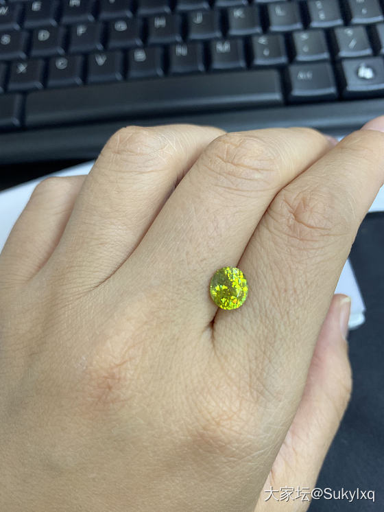 艳绿榍石_榍石