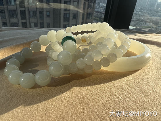排排队 晒太阳～_和田玉