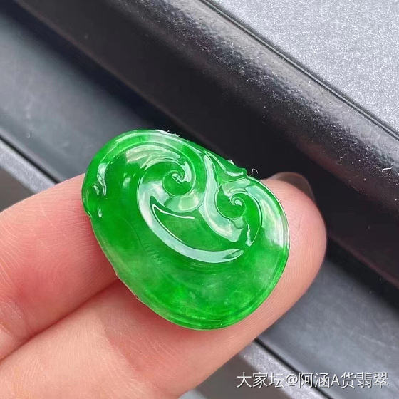 求阳绿翡翠如意、佛公、平安扣_翡翠