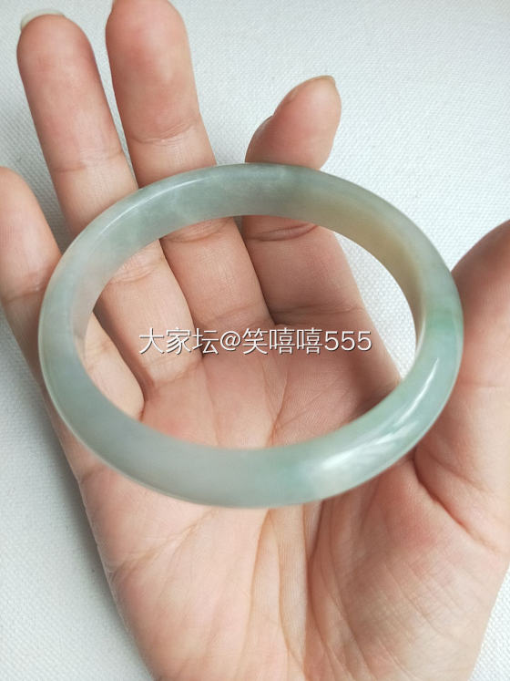 买了几支平时戴的，一直在等那一支品质高点的镯子。还是决定以后先买黄金。_翡翠