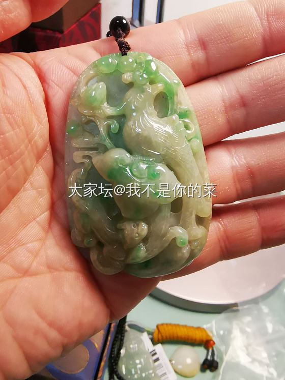 每日一秀，拿出宝贝来了，老工老料的绿翡翠，虽然不是最贵的，是自己最喜欢的翡翠之一_翡翠挂饰