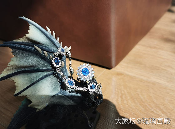 冬日带琥珀_彩色宝石琥珀琥珀蜜蜡