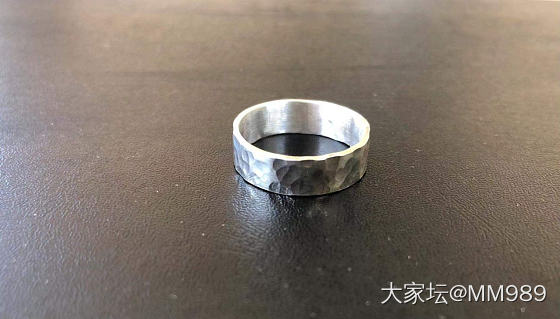 朋友自己做的锤纹戒指，大家觉得好看吗？_银
