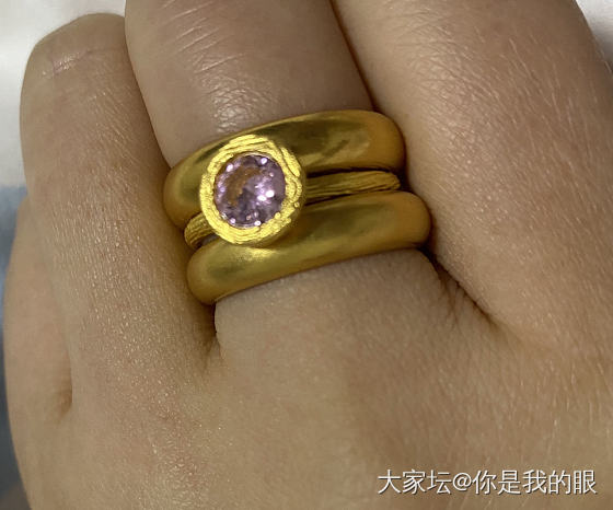 足金镶嵌粉色锆石戒指_金