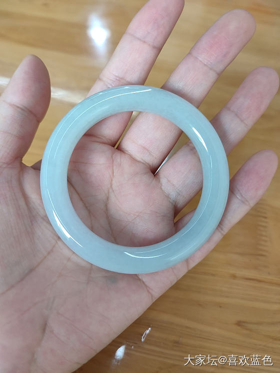 这个手镯值几块钱？_翡翠