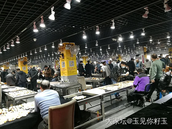 原石市场一日游，疯狂的石头……_和田玉