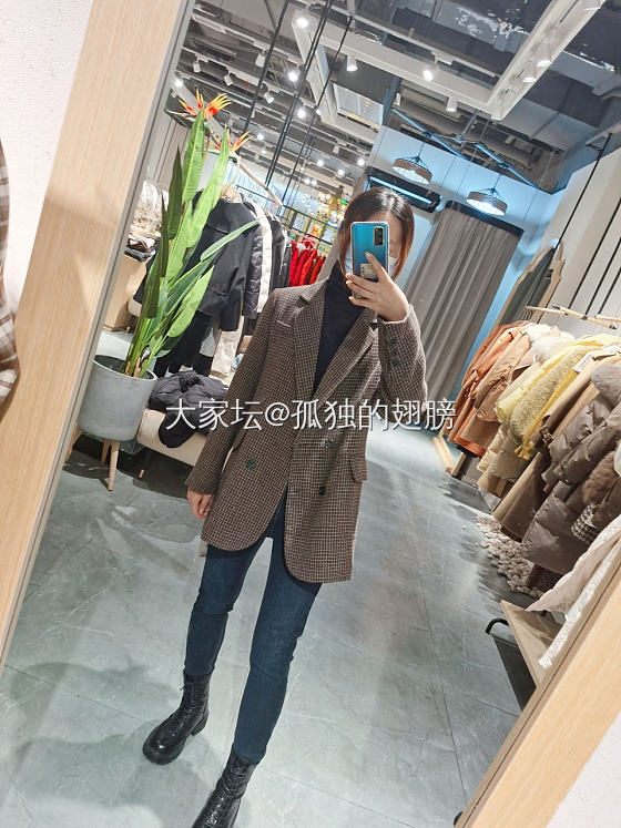 好久没有在实体店买衣服了_穿搭