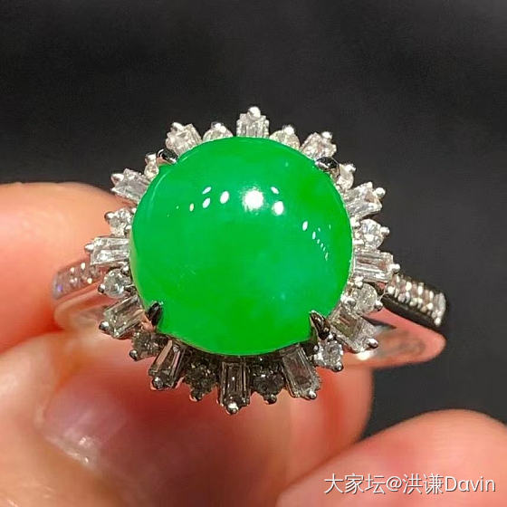 阳绿戒指💍．[色]裸石：9.6*9.5*含金8.4mm色辣辣．种水好料细腻．1_翡翠