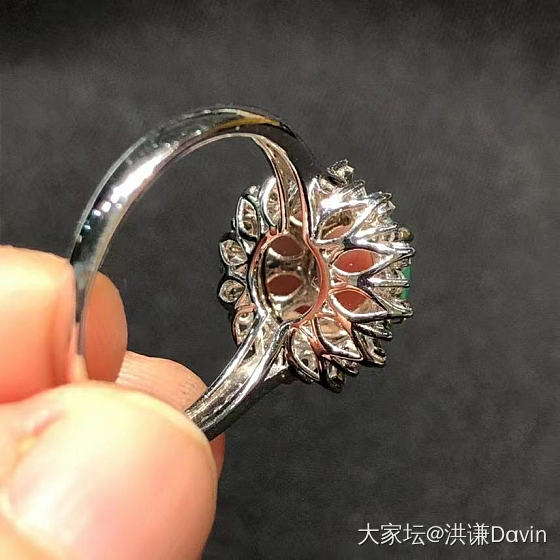 阳绿戒指💍．[色]裸石：9.6*9.5*含金8.4mm色辣辣．种水好料细腻．1_翡翠