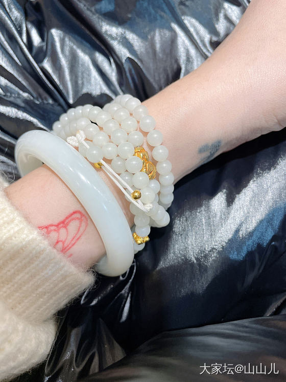新年好吖～好久没戴的白月光拿出来戴上去吃饭🤩_和田玉