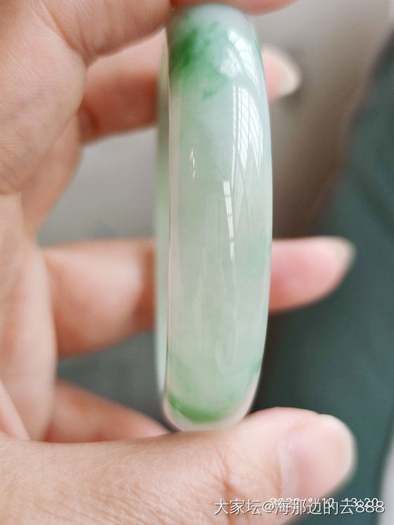 大家帮忙看看，这个是什么种_手镯翡翠
