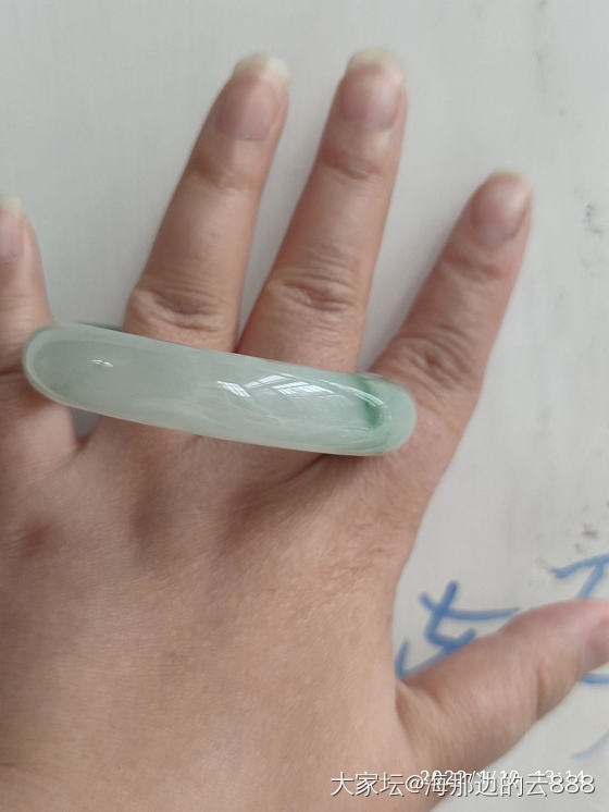 大家帮忙看看，这个是什么种_手镯翡翠