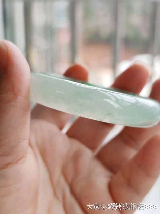 大家帮忙看看，这个是什么种_手镯翡翠