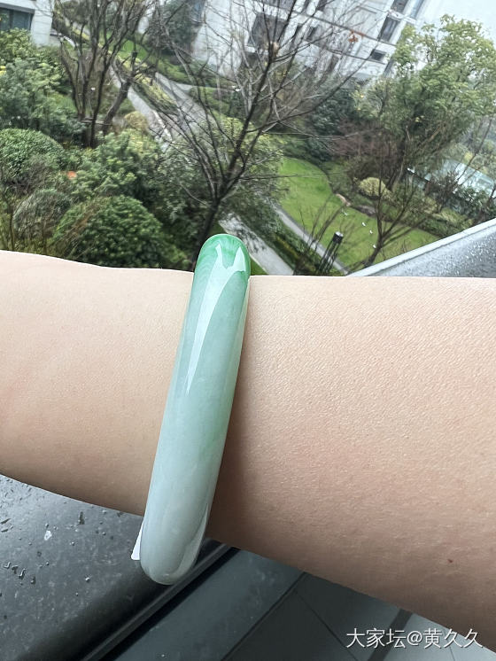 翡翠圆条实到手了，让我们一起来看看吧_手镯翡翠