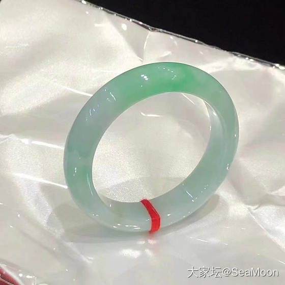 翡翠手镯这个价格值吗？_翡翠
