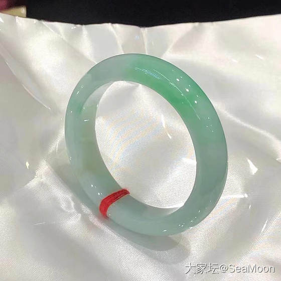 翡翠手镯这个价格值吗？_翡翠
