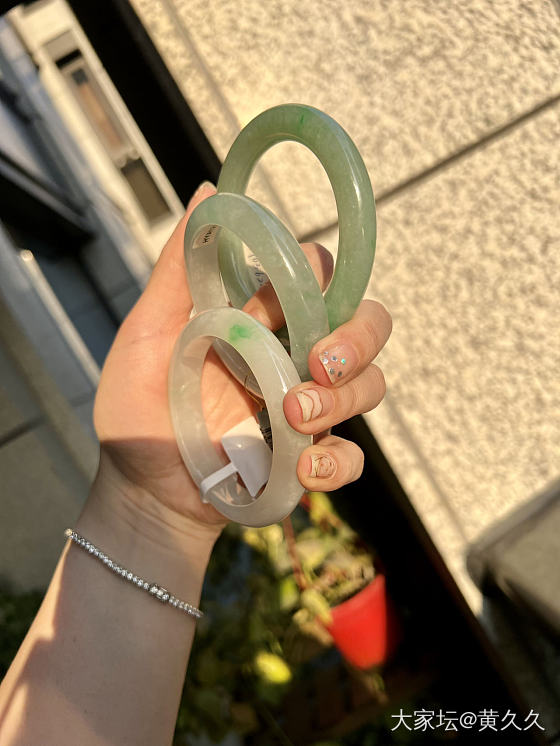 想不到买翡翠手镯竟然是连续剧，大佬们来看看，今天新到两只_手镯翡翠