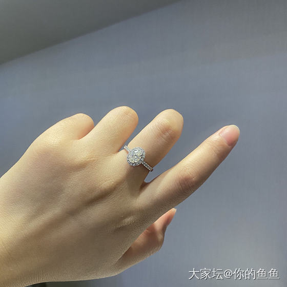 感觉椭圆的一克拉不显大呀_钻石