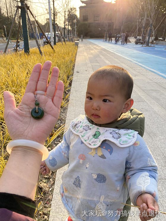 拉出来晒太阳🌞遇到一个小土匪想打劫_蜜蜡玉石和田玉翡翠