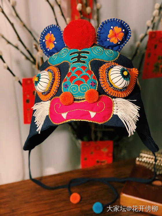 这个太废人了（图五）
做完虎头帽用剩余的布料做了个针包(图二）
然后又自找苦吃入...