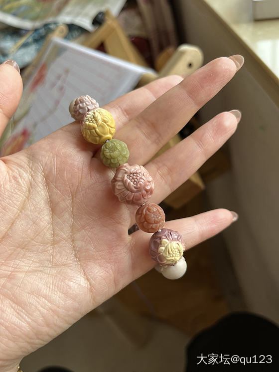 突然发现傍晚的窗边好适合拍照呢_玉髓玛瑙