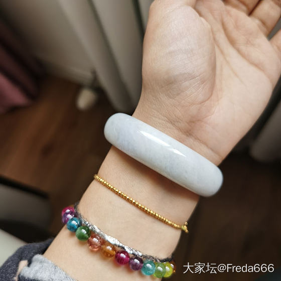细糯种厚庄翡翠手镯 适合的来～_翡翠