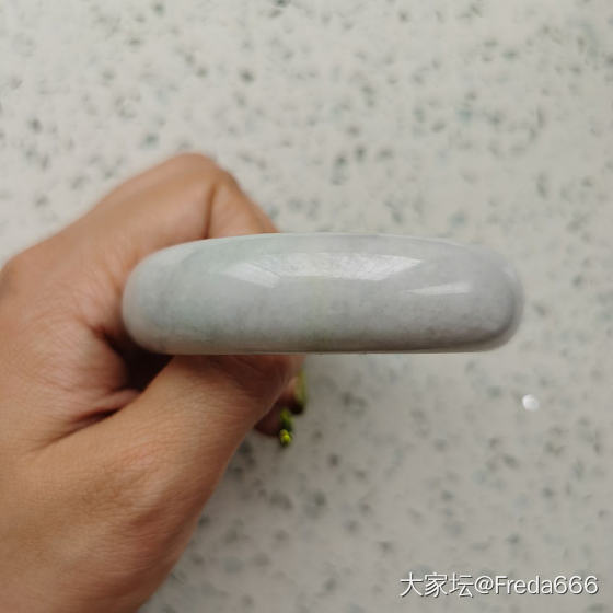 细糯种厚庄翡翠手镯 适合的来～_翡翠