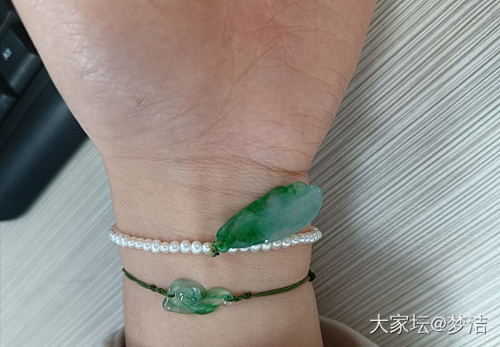 顺手系手串上了，看起来居然还不错_翡翠
