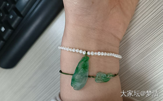 顺手系手串上了，看起来居然还不错_翡翠