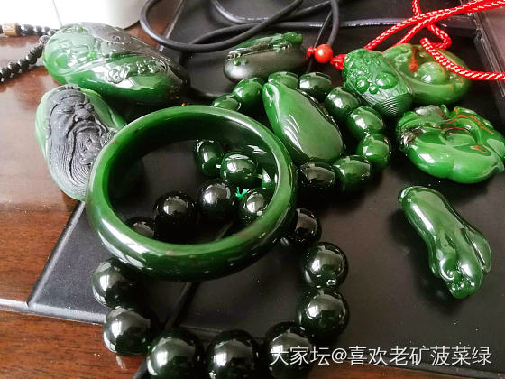 碧绿糖红_乌鲁木齐珠串吊坠和田玉彩色宝石