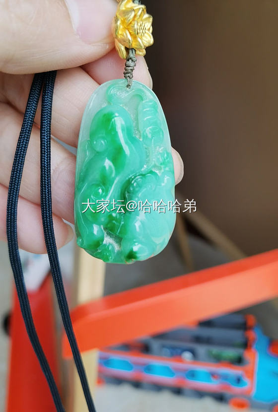 请大家帮我看下这块翡翠能出几个钱_翡翠