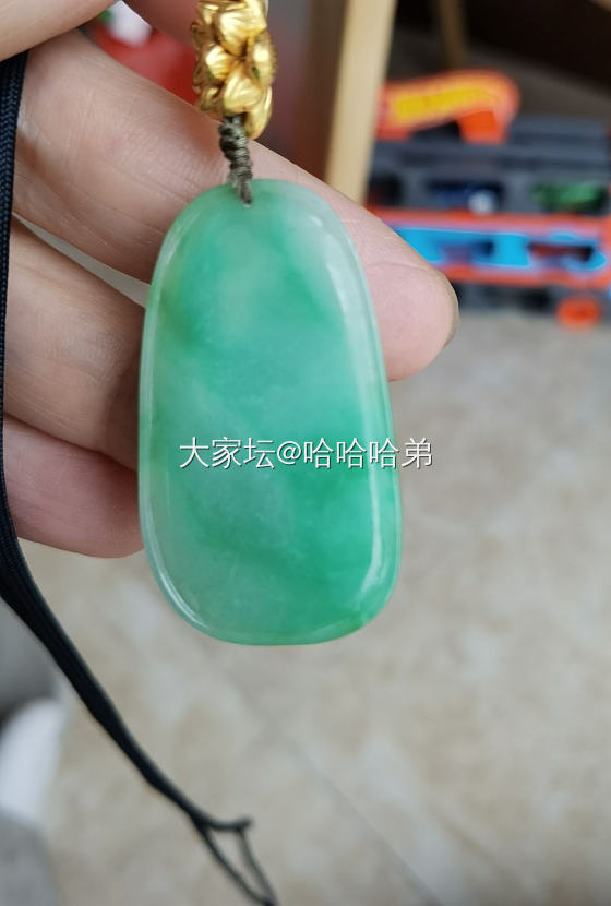 请大家帮我看下这块翡翠能出几个钱_翡翠