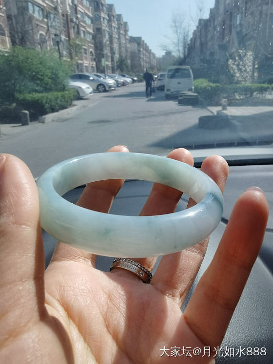 这只日常镯怎么样呀，求鉴定_手镯翡翠