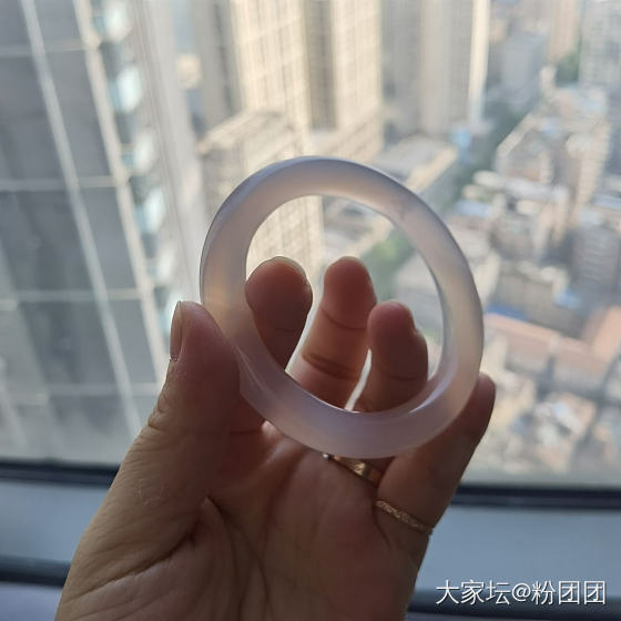 自刀了！！借老楼 出两个翡翠手镯 白底青和晴水 以及一些小零碎_翡翠