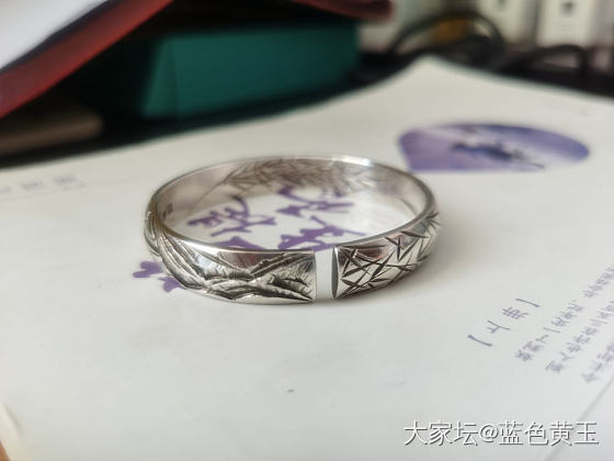 素华的竹带出了不锈钢的感觉，不知道为啥特别容易黑，不像芍药是特别白润的感觉_匠人银
