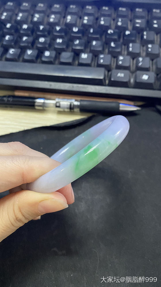 办公室打王逛拍的，请忽略背景的鼠标垫_手镯翡翠