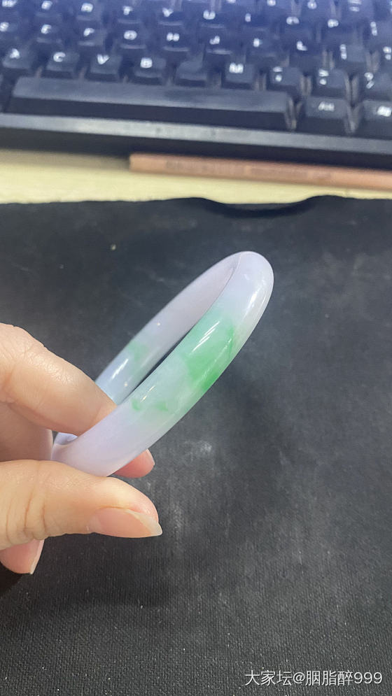 办公室打王逛拍的，请忽略背景的鼠标垫_手镯翡翠