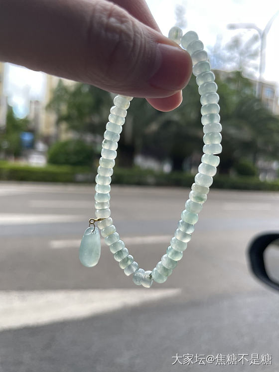 看直播买的一条翡翠小手链好喜欢这种感觉_翡翠