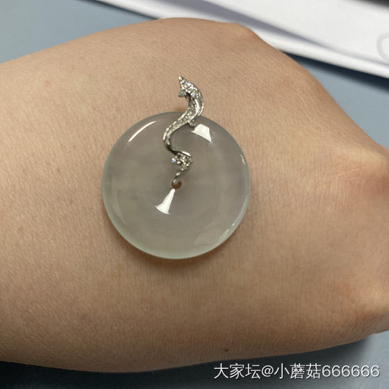 中千刚入的扣子 大神们给看看值不值_翡翠