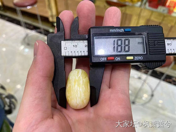 10.9g随行水滴吊坠，蜡质浓厚，白花纹路，形状规整_琥珀蜜蜡
