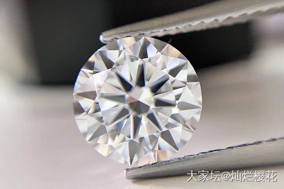 GIA圆白现货 2.08ct D VS2 3EX F
无奶咖绿，无黑 ，非常优秀..._钻石